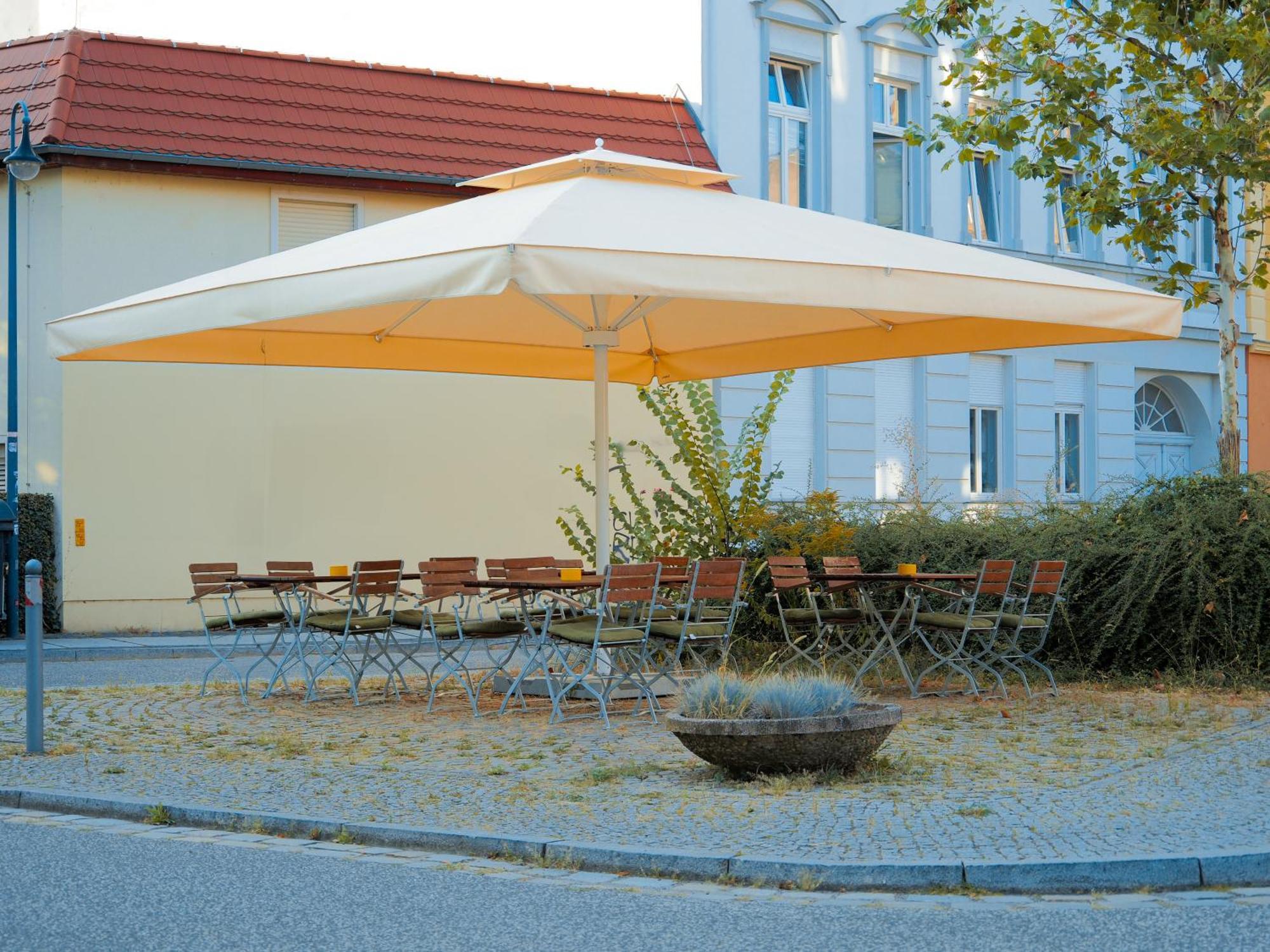 Hotel Zur Sonne Котбус Экстерьер фото